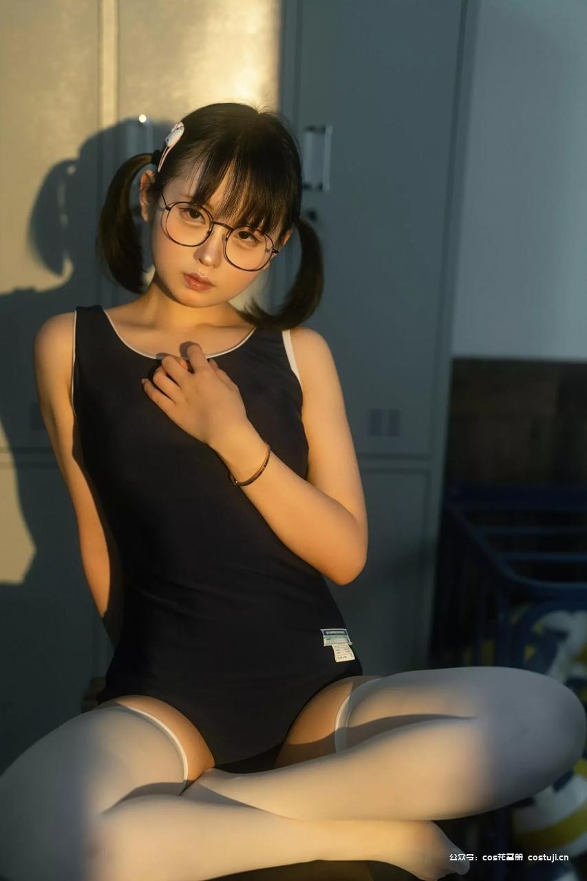 幼水铃衣-午间更衣室[75P] 小姐姐 预览1图