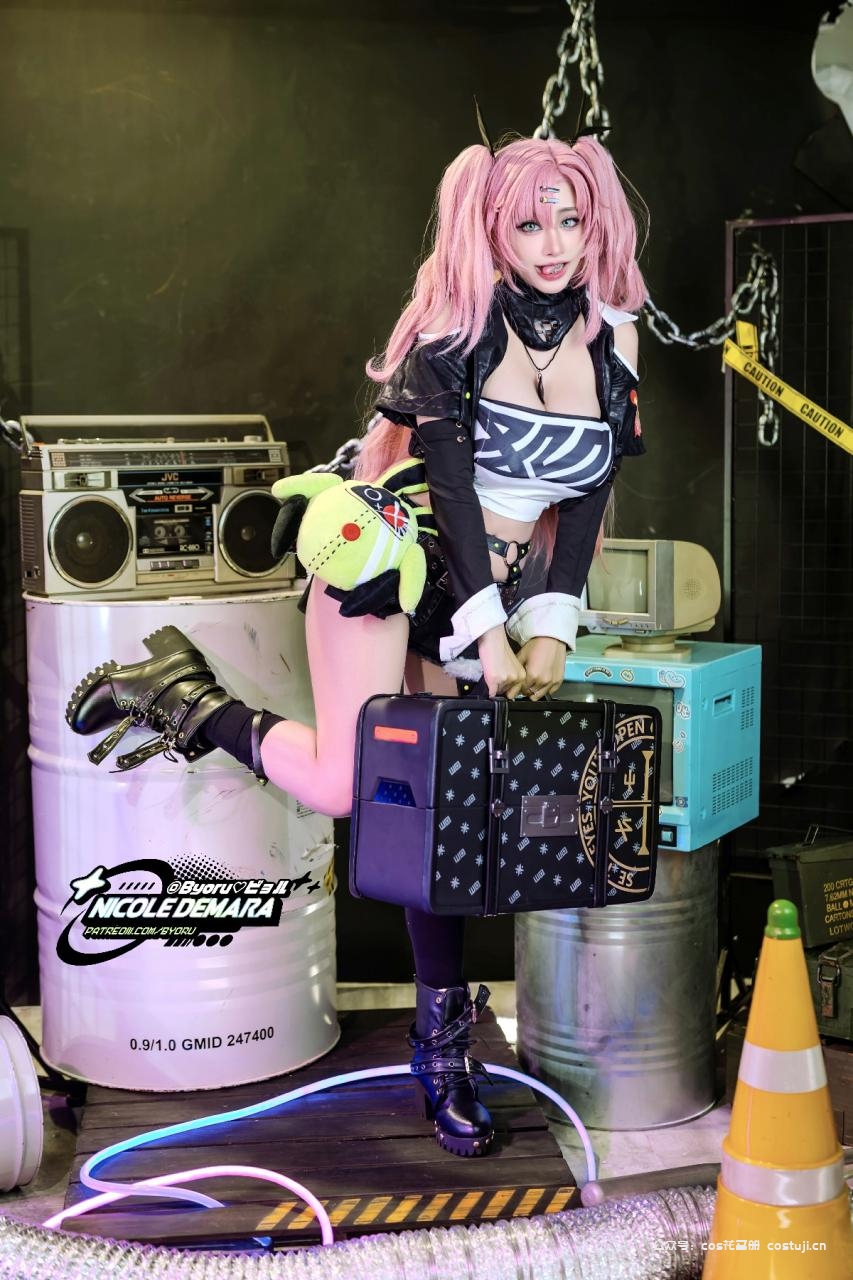 Nicole-HD1.jpg