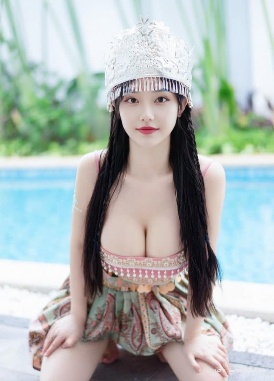 抖音1.4W粉#凡妮莎 铁粉空间No.011期 苗族抹胸少女[12P]