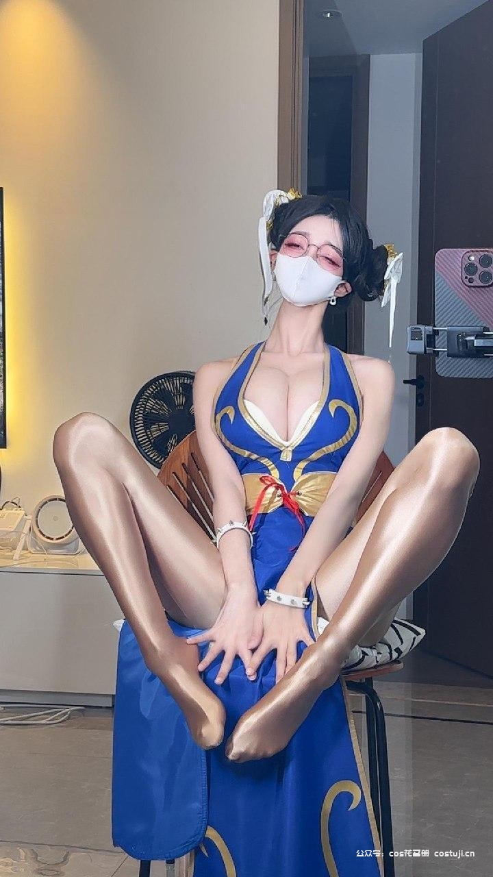 抖音23W粉#桂芬秘语空间No.039期 cos春丽系列图蓝色性感开叉旗袍[12P]
