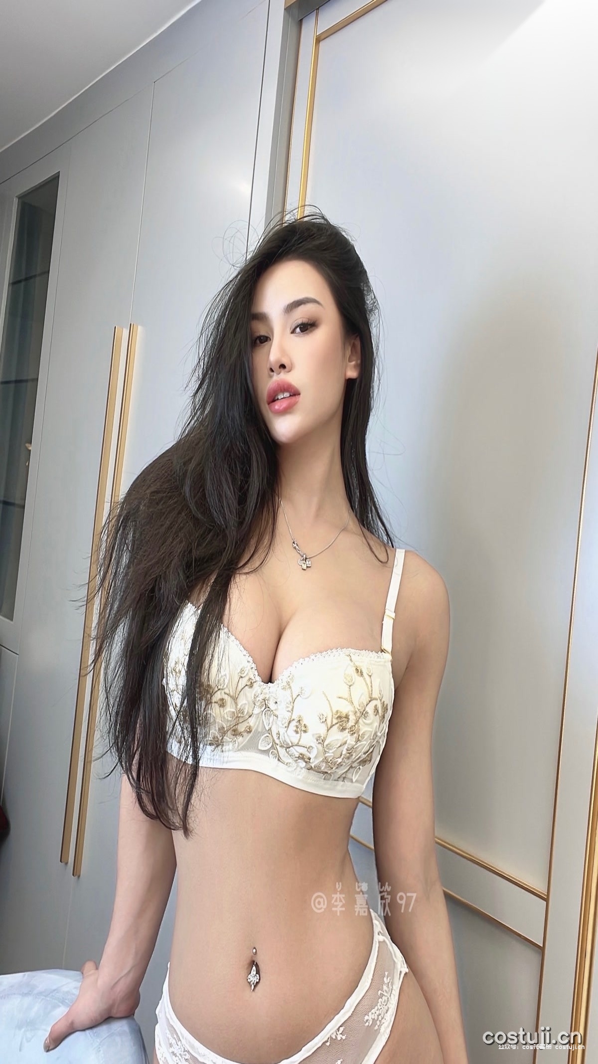 李嘉欣97 – 微密圈系列套图&视频[14套-2024.6][网盘持续自动更新]